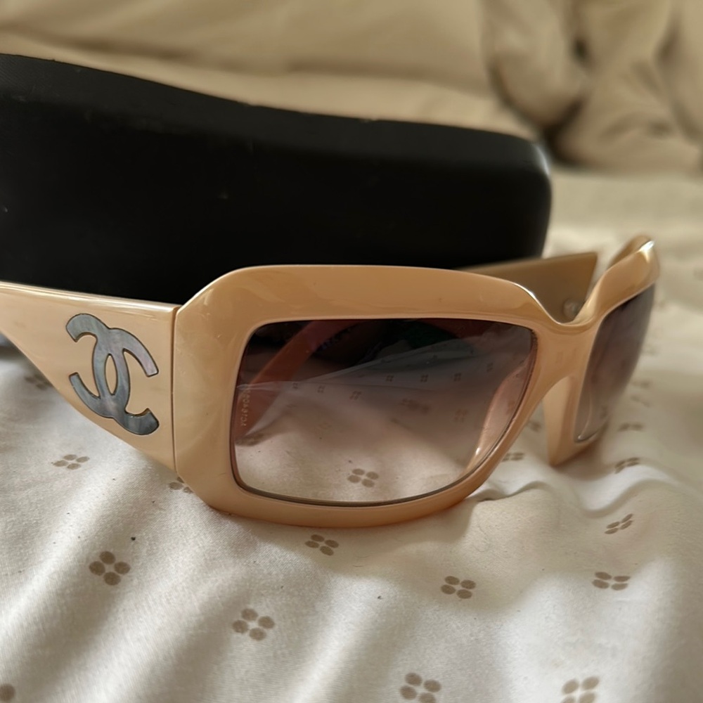 CHANEL Nude Sunglasses with Black Logo